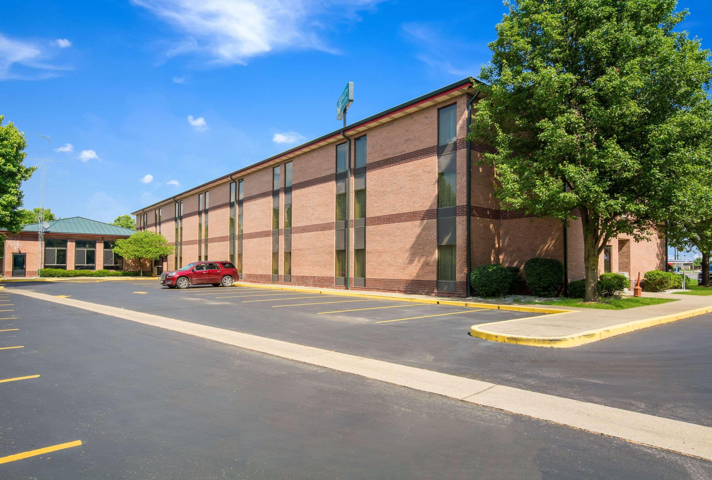 Quality Inn & Suites-Sellersburg Exterior photo