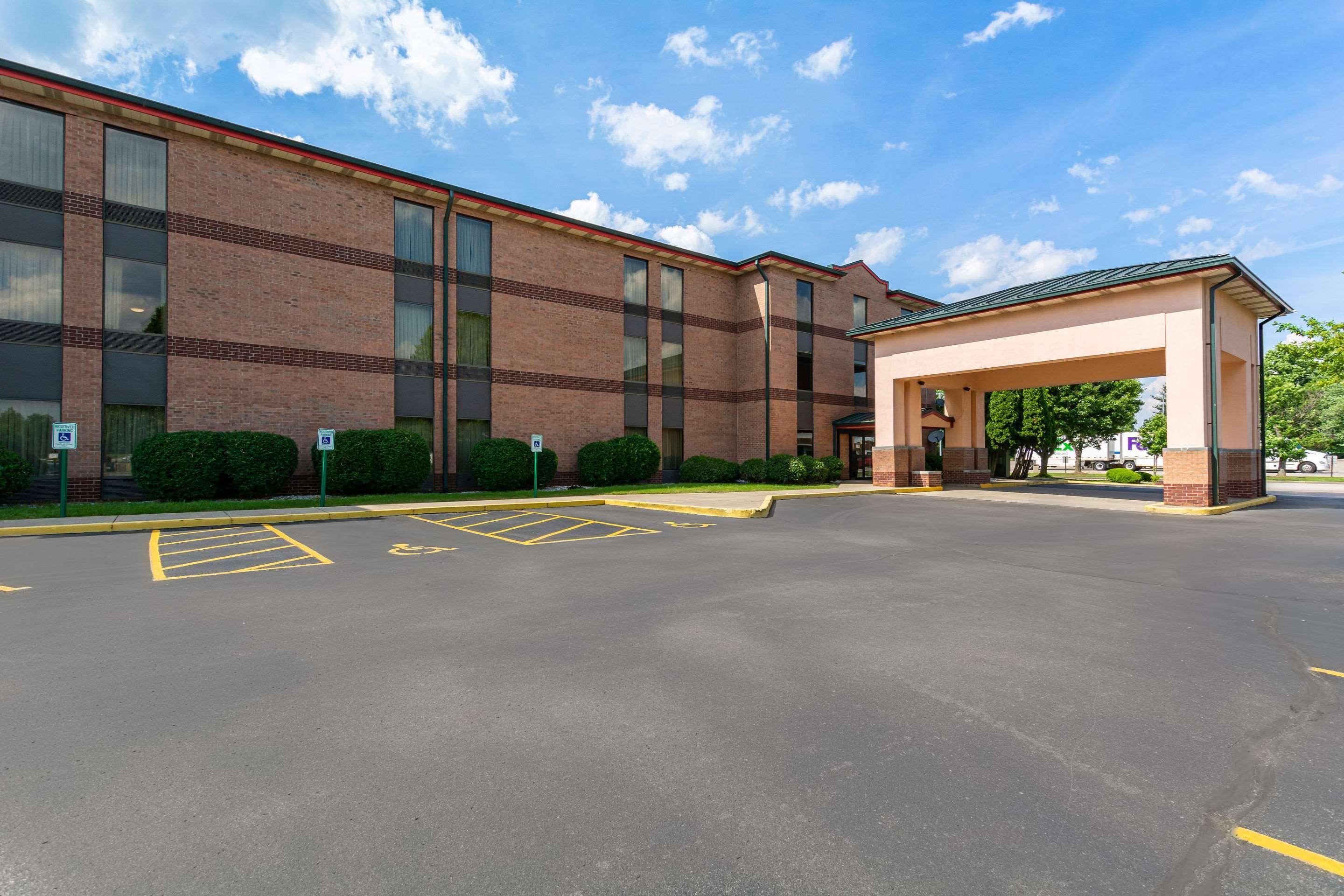 Quality Inn & Suites-Sellersburg Exterior photo