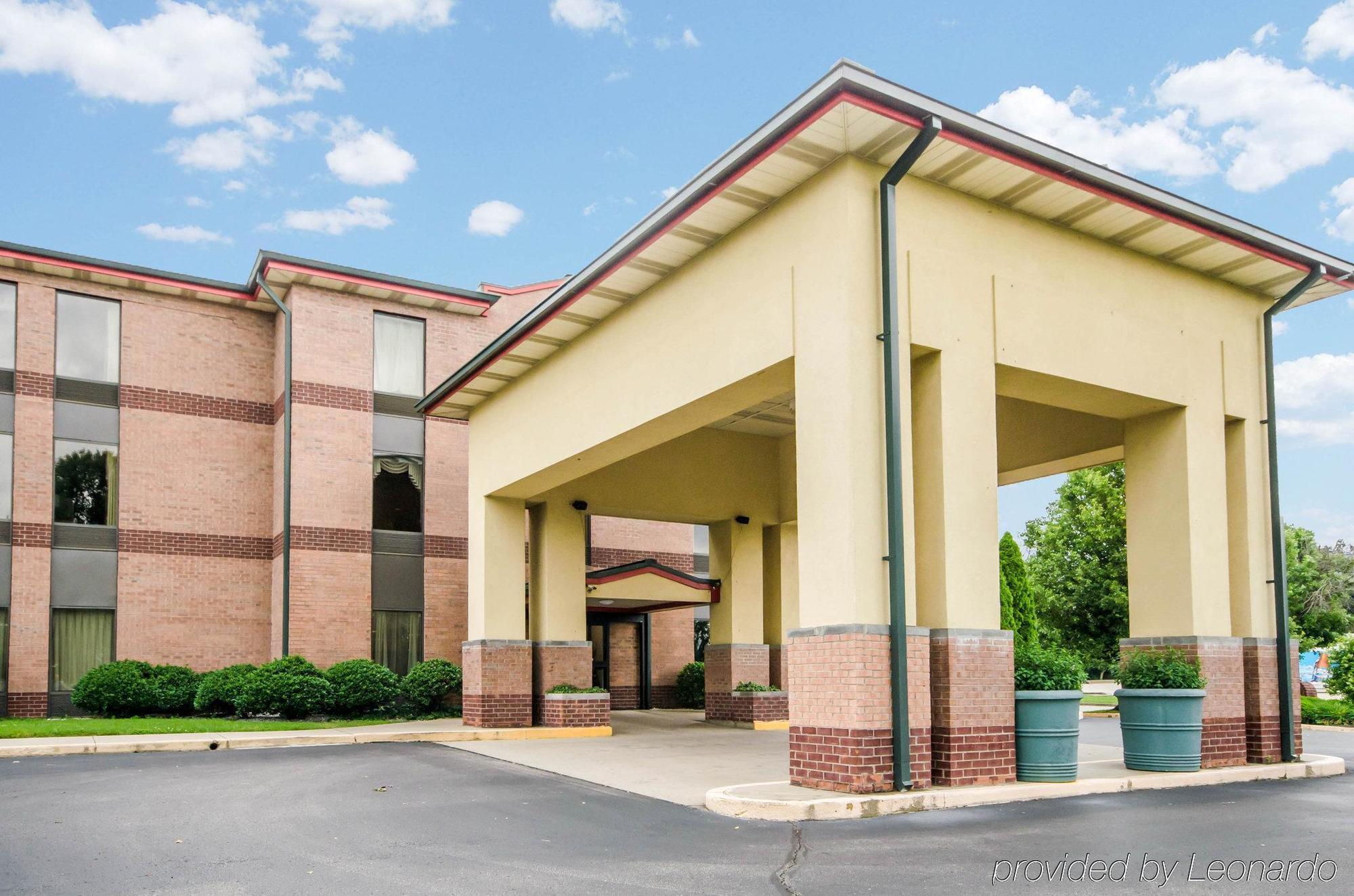 Quality Inn & Suites-Sellersburg Exterior photo